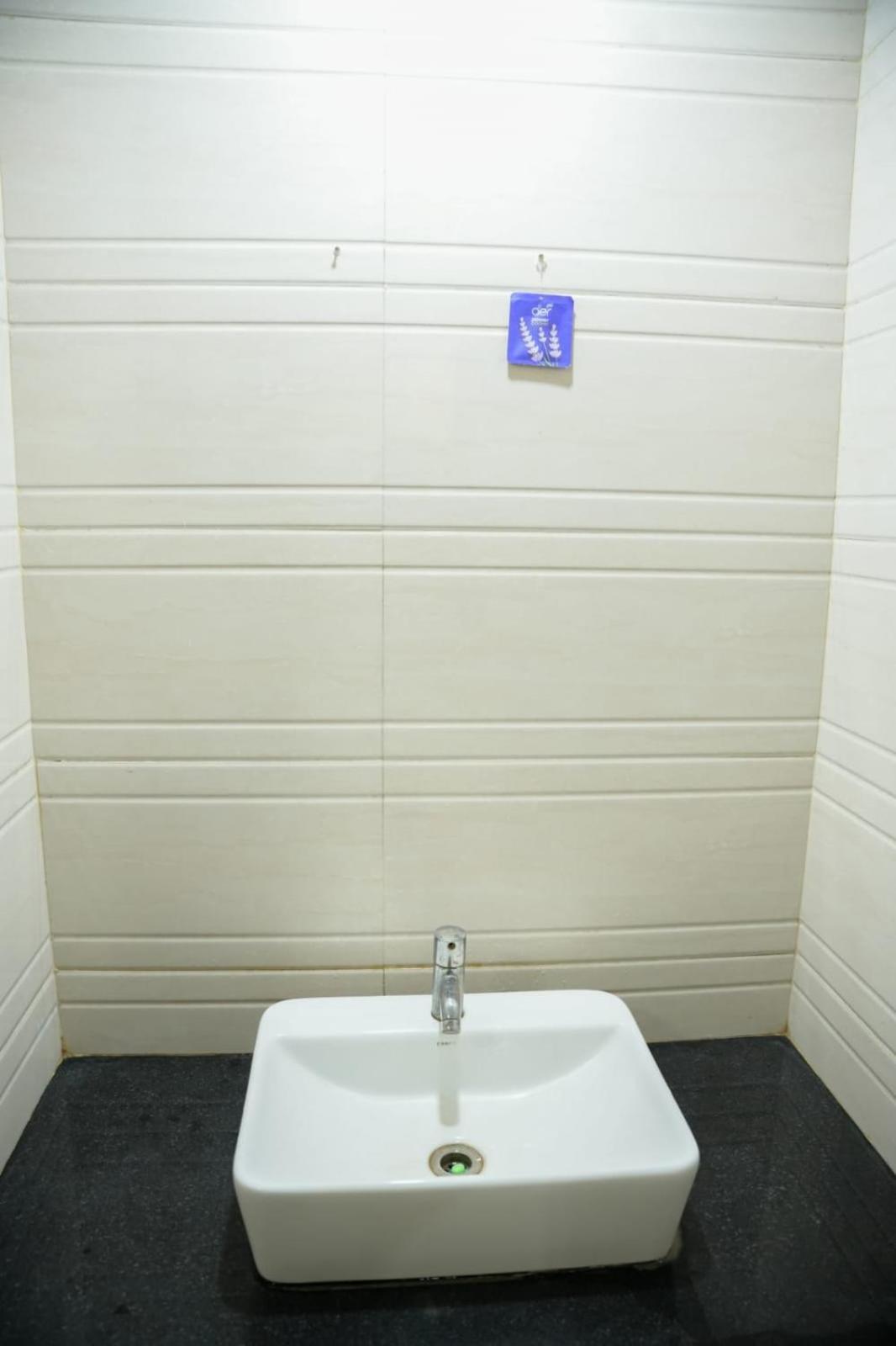 שירדי Hotel Sachidanand מראה חיצוני תמונה