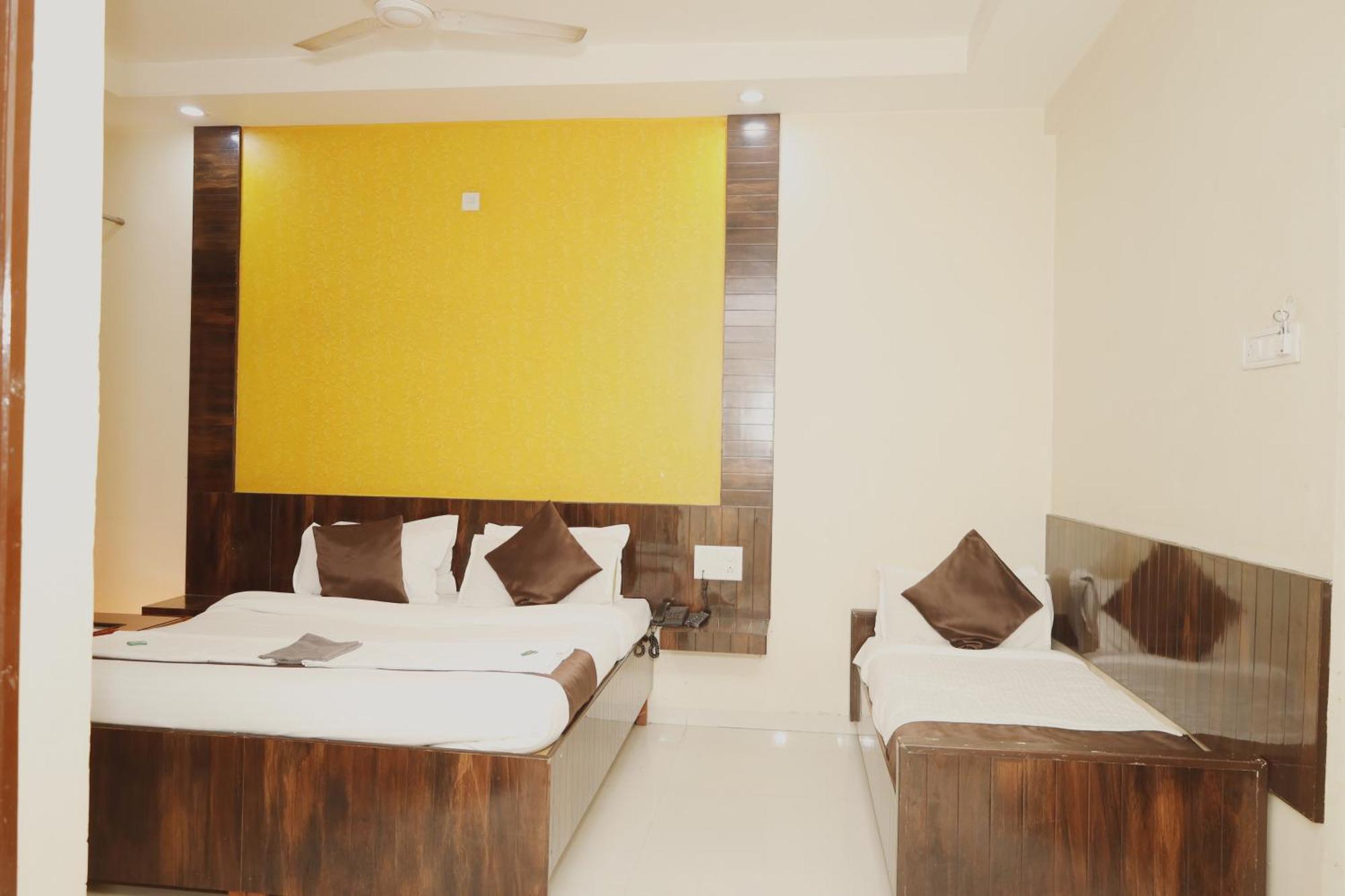 שירדי Hotel Sachidanand מראה חיצוני תמונה