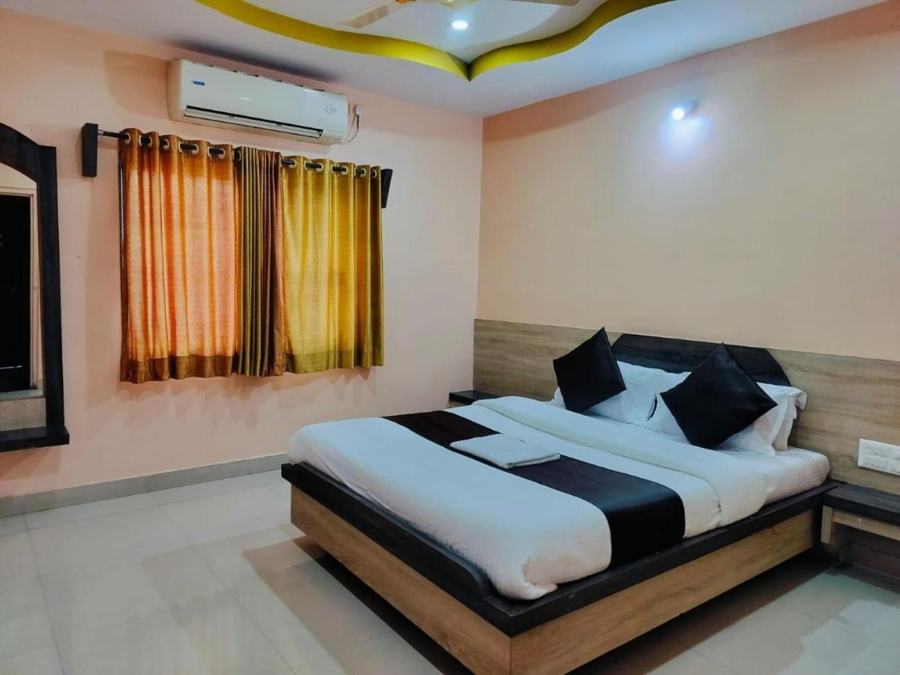 שירדי Hotel Sachidanand מראה חיצוני תמונה