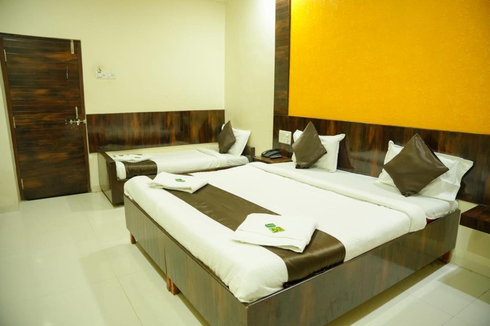שירדי Hotel Sachidanand מראה חיצוני תמונה